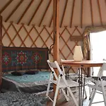 Dzika Jurta Na Lebkach