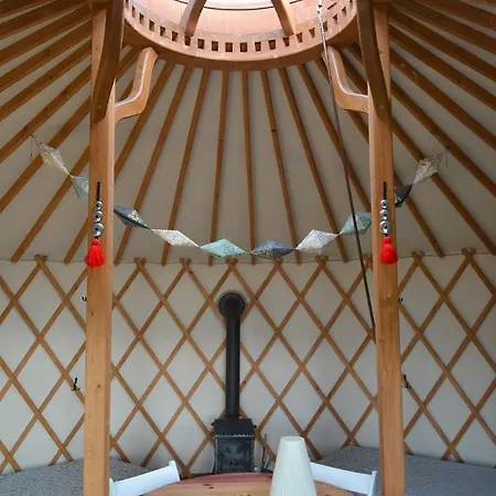 Dzika Jurta Na Lebkach