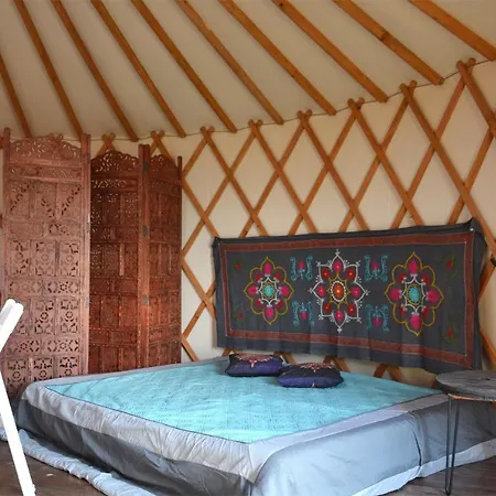 Luxury tent Dzika Jurta Na Lebkach